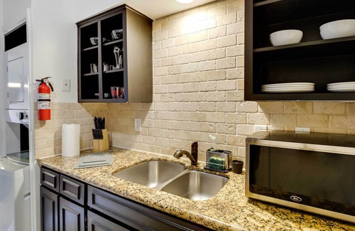 Knox - Henderson Apartamento | Contemporary Dallas Condo w/ Pool Access!