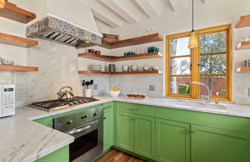 Lower State Condominio | Contemporary Downtown Condo | Multi-Level with Mountain Views!