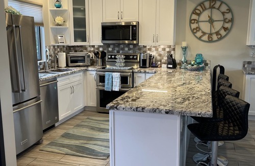 Biltmore Courts Condominio | Contemporary downstairs 2-bedroom condo, sleeps 4, near the Biltmore Hotel.