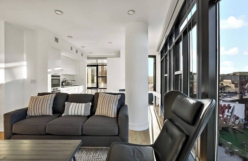 Le Droit Park Cama Y Desayuno | Contemporary | Downtown | Views | Luxury