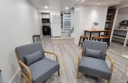La Grande Apartamento | Contemporary Downtown Basement Apartment in La Grande!