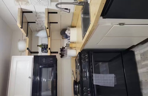 La Grande Apartamento | Contemporary Downtown Basement Apartment in La Grande!