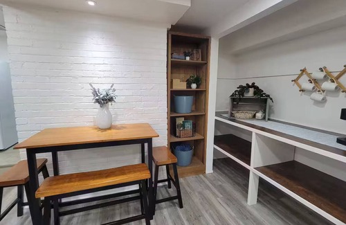 La Grande Apartamento | Contemporary Downtown Basement Apartment in La Grande!