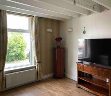Offerton Apartamento | Contemporary Duplex - Private Patio & Parking