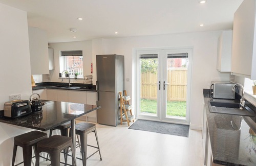 Harrogate Casa | Contemporary & elegant, 3-bedroom house a short walk from Harrogate's center.