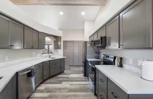Clarkdale Casa | Contemporary, elevated, open-concept chateau with 4-bedrooms - Sedona Views
