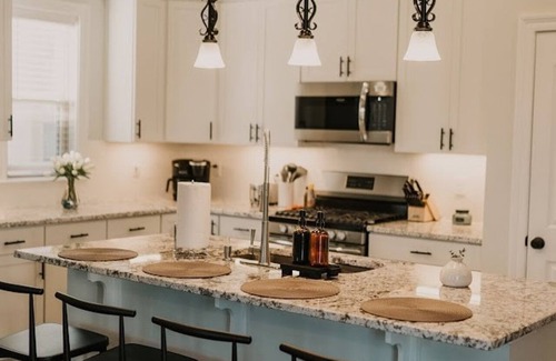 Lake Charles Casa | Contemporary| Fast Wifi| Comfortable