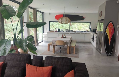Seignosse Casa | Borde del bosque contemporáneo, piscina climatizada, cerca de playas y golf