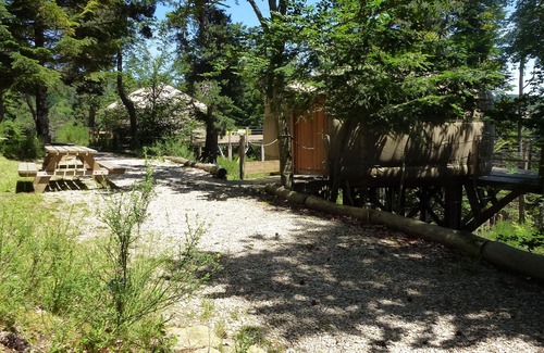 Saint-Bonnet-le-Froid Cabina | Contemporary yurt on a woodland terrace