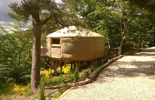 Saint-Bonnet-le-Froid Cabina | Contemporary yurt on a woodland terrace