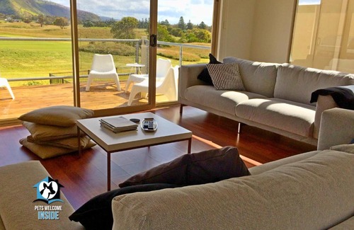 Normanville Casa | Contemporary Golf Course Frontage 3BR