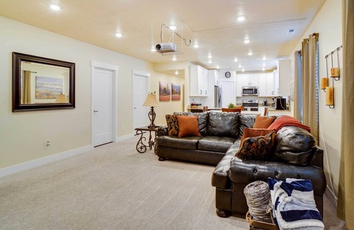 Saratoga Springs Apartamento | Contemporary Home w/ Grill Near Utah Lake!