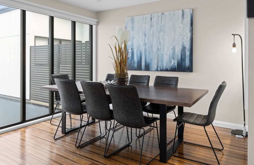Speers Point Casa | Contemporary Home with Water Vistas - Speers Point