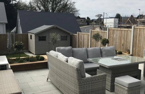 Ashford Casa | Contemporary home in Ashford, 10 mins walk to shops, pubs and restaurants
