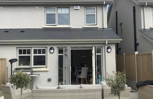 Ashford Casa | Contemporary home in Ashford, 10 mins walk to shops, pubs and restaurants