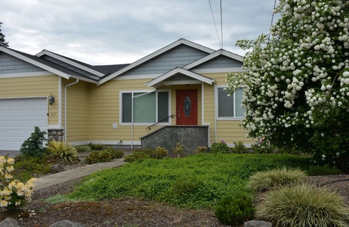 McMinnville Casa | Contemporánea casa cerca de Linfield, cerca del centro histórico, Desayuno Artículos