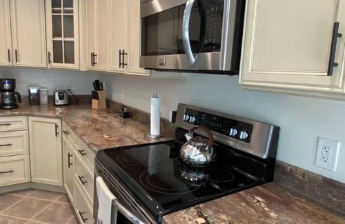 Malta Casa | Contemporary Home w/Pool mins from Saratoga/Track