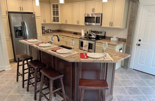 Malta Casa | Contemporary Home w/Pool mins from Saratoga/Track