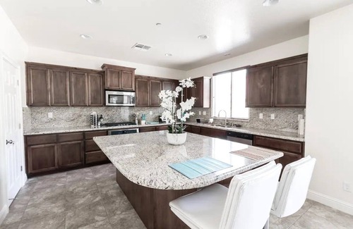 Elk Grove Casa | Contemporary house in a great location.