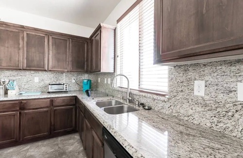 Elk Grove Casa | Contemporary house in a great location.