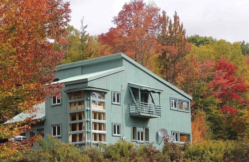 Stratton Casa | Contemporary House for Rent only 4 miles from Mt Snow and 10 miles from Stratton