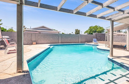 Scottsdale Estates Ten Casa | Contemporary house with private pool, central AC, washer/dryer, grill & patio