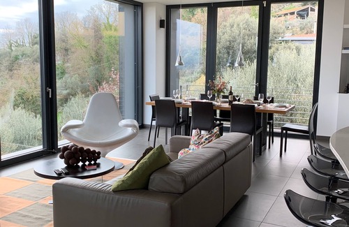 Montelaguardia Villa | Moderna casa en las colinas de Umbría con arquitectura y ecotecnología del más alto diseño y piscina