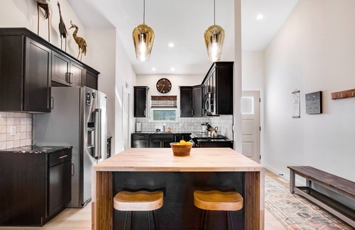 Baraboo Casa | Contemporary house with central AC, gas fireplace, gas grill, and full kitchen