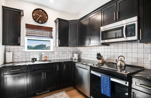 Baraboo Casa | Contemporary house with central AC, gas fireplace, gas grill, and full kitchen