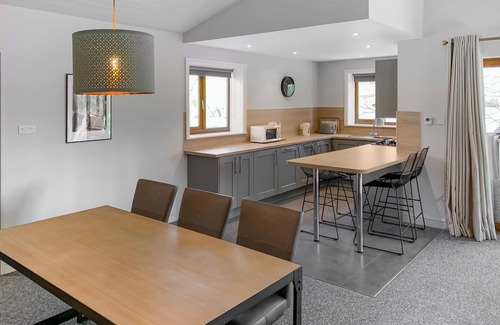 Ancaster Chalet De Esquí | Contemporary Lakeview Lodge 6