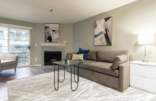 Belltown Apartamento | Contemporary large 1BR, in unit Washer/Dryer, parking with all amenities!