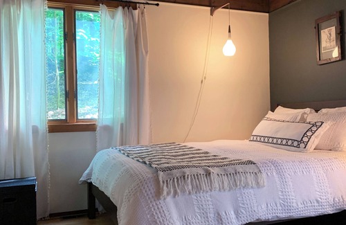 Ithaca Cabina | Contemporáneo pabellón aislado en 7 acres, minuto a Cornell y Ithaca College