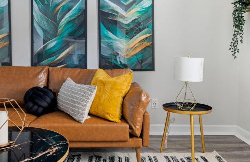 Lawrenceville Cama Y Desayuno | Contemporary loft 5-min to downtown