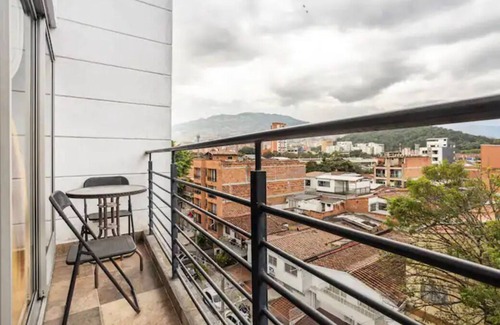 Suramericana Apartamento | Contemporaneo Loft, Un solo ambiente, Centrico, cerca al Metro.