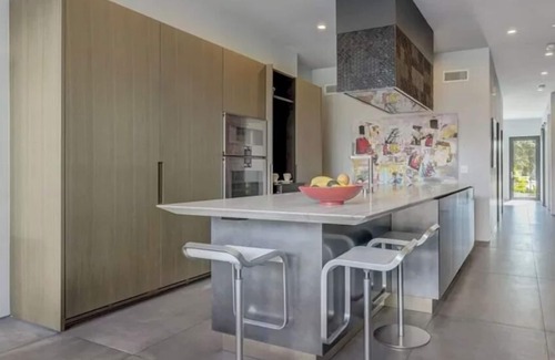 Hill Section Casa | Contemporary luxurious Tree section home
