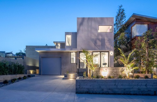 Hill Section Casa | Contemporary luxurious Tree section home