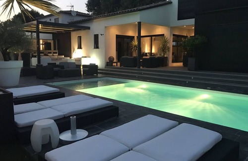 Saint-Series Villa | Villa contemporánea de lujo con piscina privada