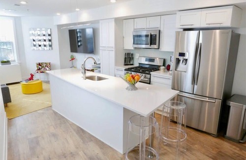 Le Droit Park Apartamento | Contemporáneo Mid Century Apt en el corazón de Shaw!
