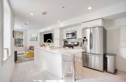 Le Droit Park Apartamento | Contemporáneo Mid Century Apt en el corazón de Shaw!