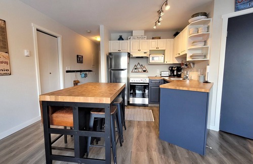 East Kootenay Condominio | Contemporary | Mountain View | Walk to Resort & Trails | Portable AC