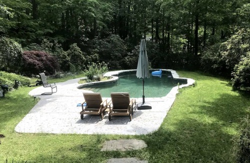 Bedford Casa | Contemporary Oasis with Pool
