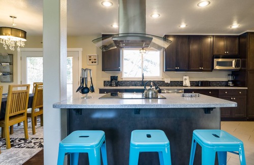 Hazelwood Casa | LEGAL 5 habitaciones / 3 baños 3100 pies cuadrados Acceso rápido a todo Portland tiene para ofrecer