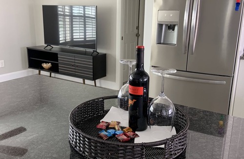 Venice Gardens Casa | Contemporary Remodeled, minutes from beach!