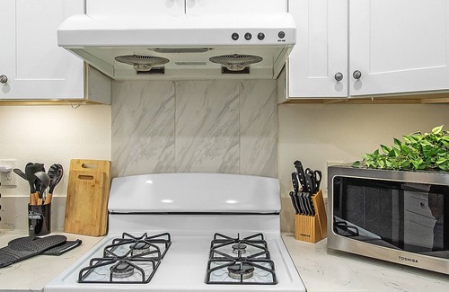 Azusa Casa | Contemporary Retreat of Azusa-Sleeps 8