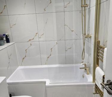 Bethnal Green Apartamento | Contemporary & Spacious 1BD - Fireplace with Modern Comforts