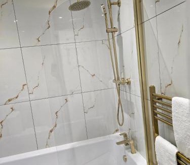 Bethnal Green Apartamento | Contemporary & Spacious 1BD - Fireplace with Modern Comforts