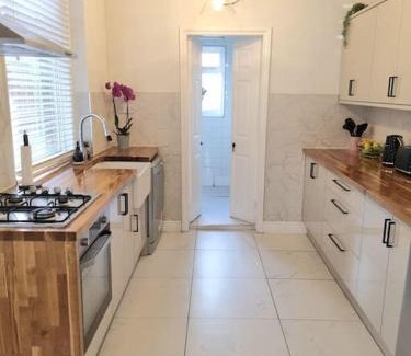 Wyken Casa | Contemporary Spacious 3BR House close to City Centre