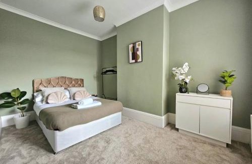 Wyken Casa | Contemporary Spacious 3BR House close to City Centre