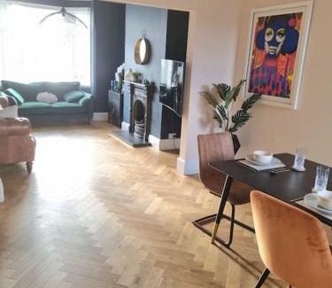 Wyken Casa | Contemporary Spacious 3BR House close to City Centre