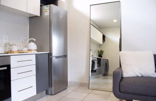 Menlo Park Apartamento | Contemporary Spacious & Comfortable Apartment